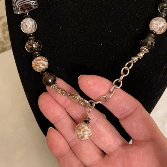 A WOW necklace In lucite in black & white Squares and beads with colored beads - Picture 9 of 9